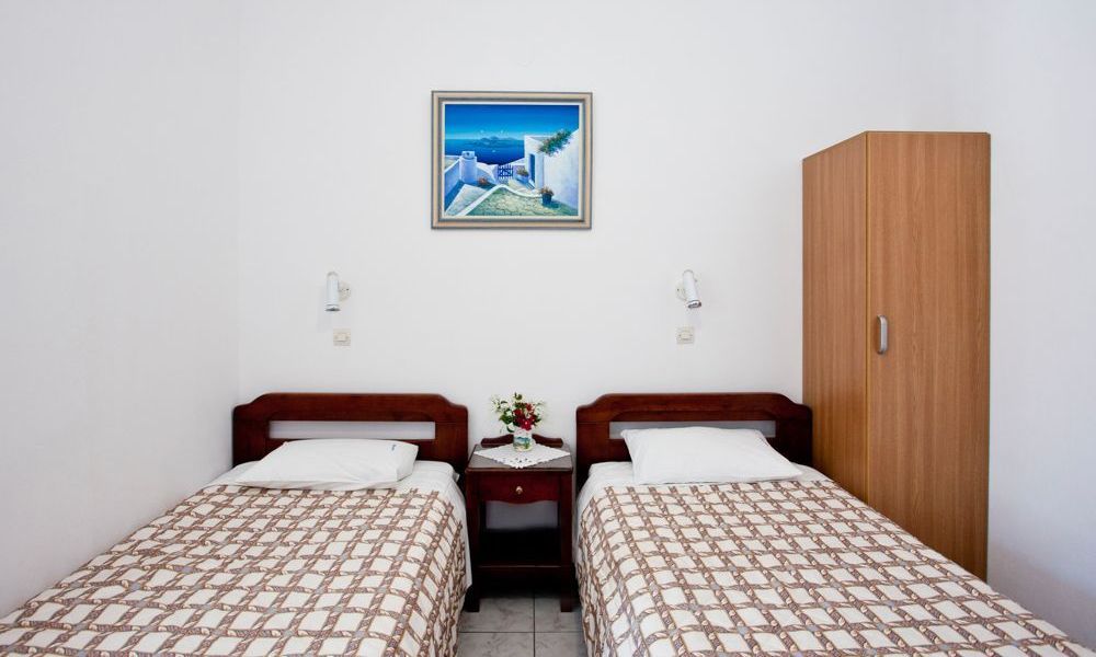 santorini-studios-for-rent-10