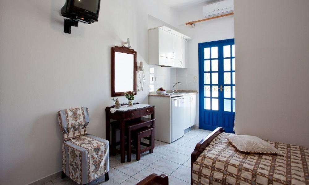 santorini-studios-for-rent-11