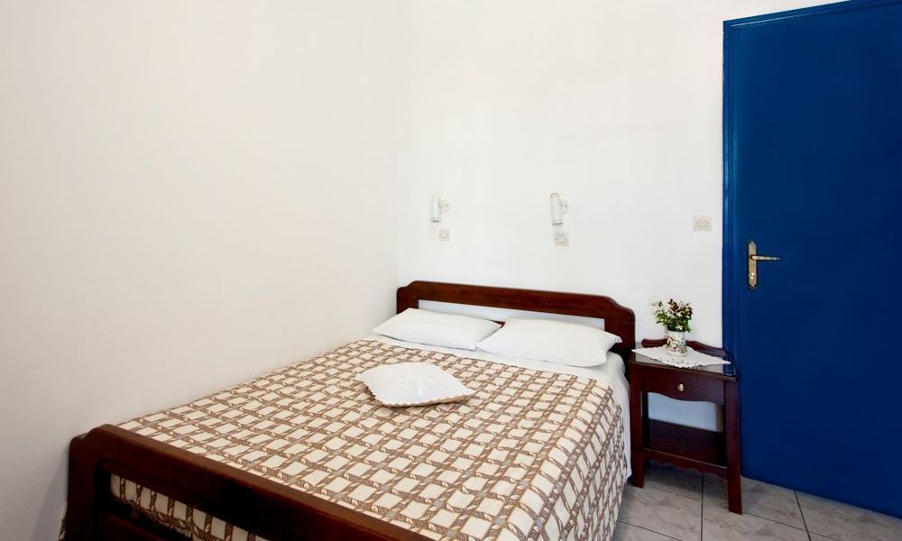 santorini-studios-for-rent-13