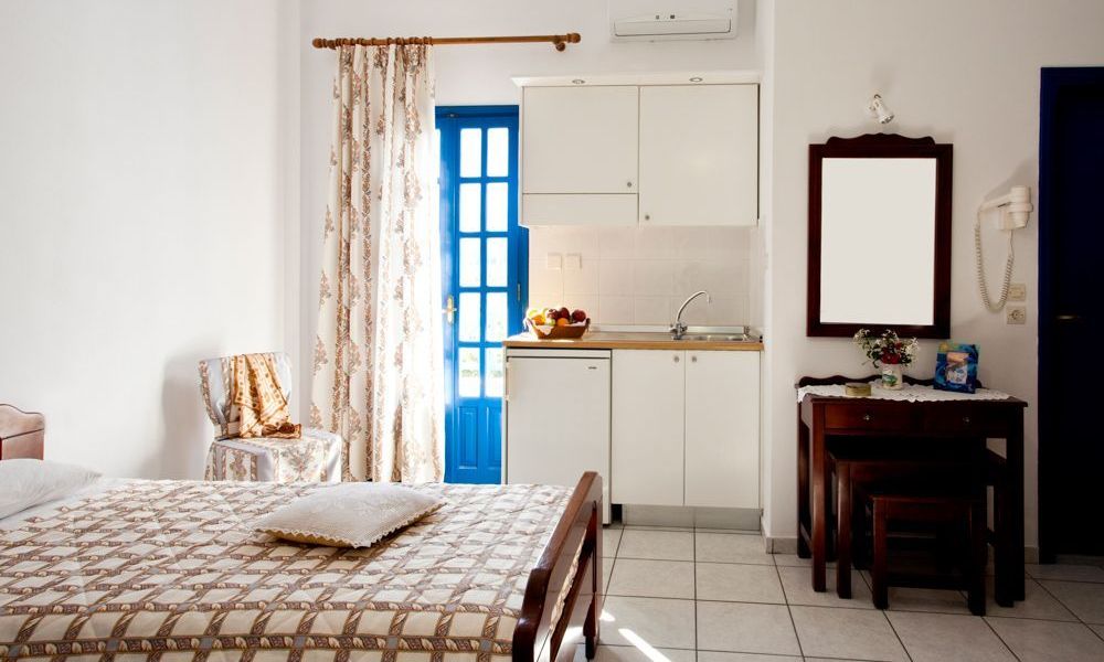 santorini-studios-for-rent-16