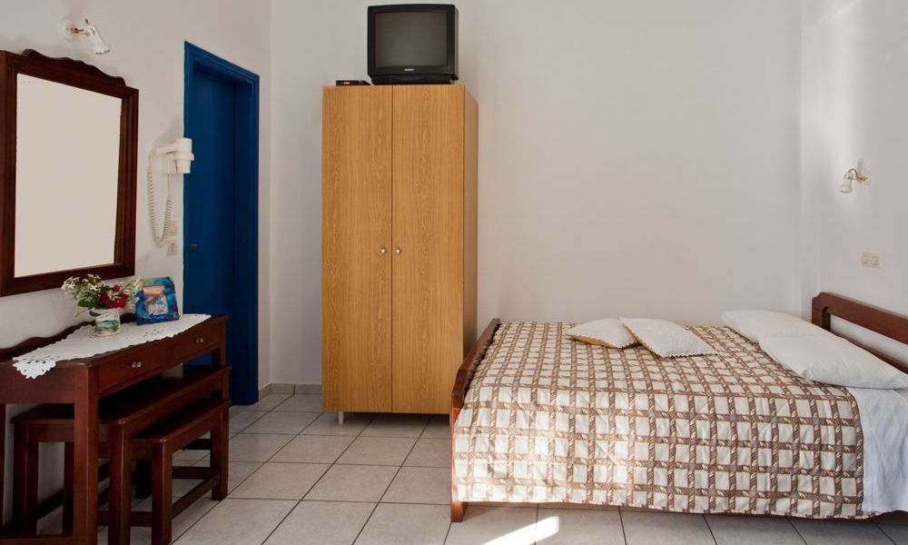 santorini-studios-for-rent-17