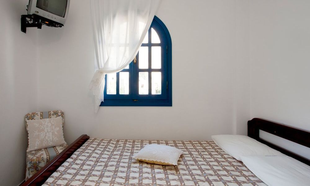 santorini-studios-for-rent-18