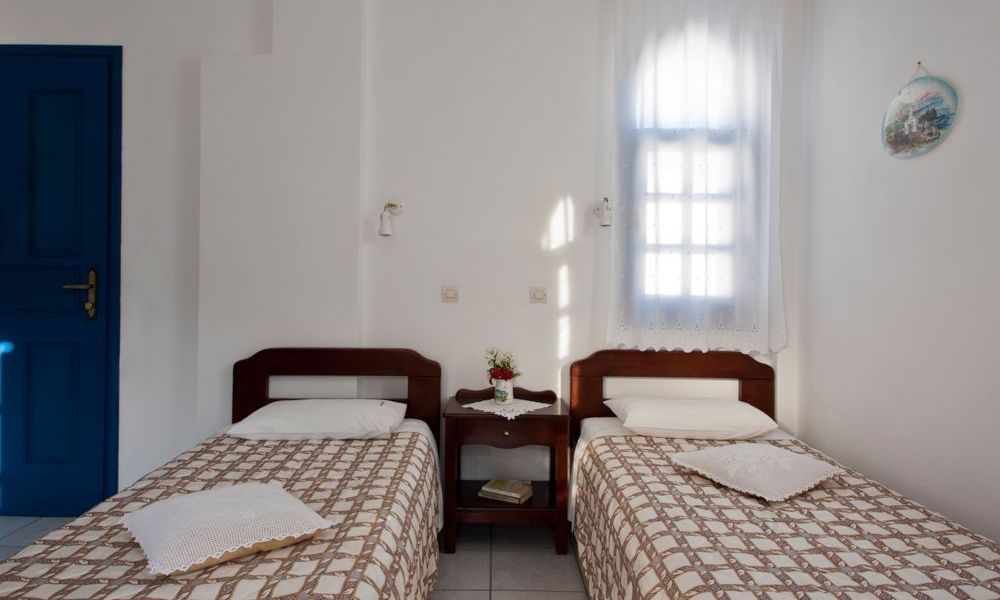 santorini-studios-for-rent-22