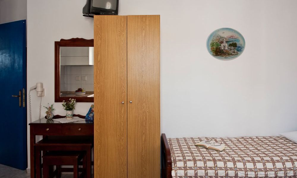 santorini-studios-for-rent-8